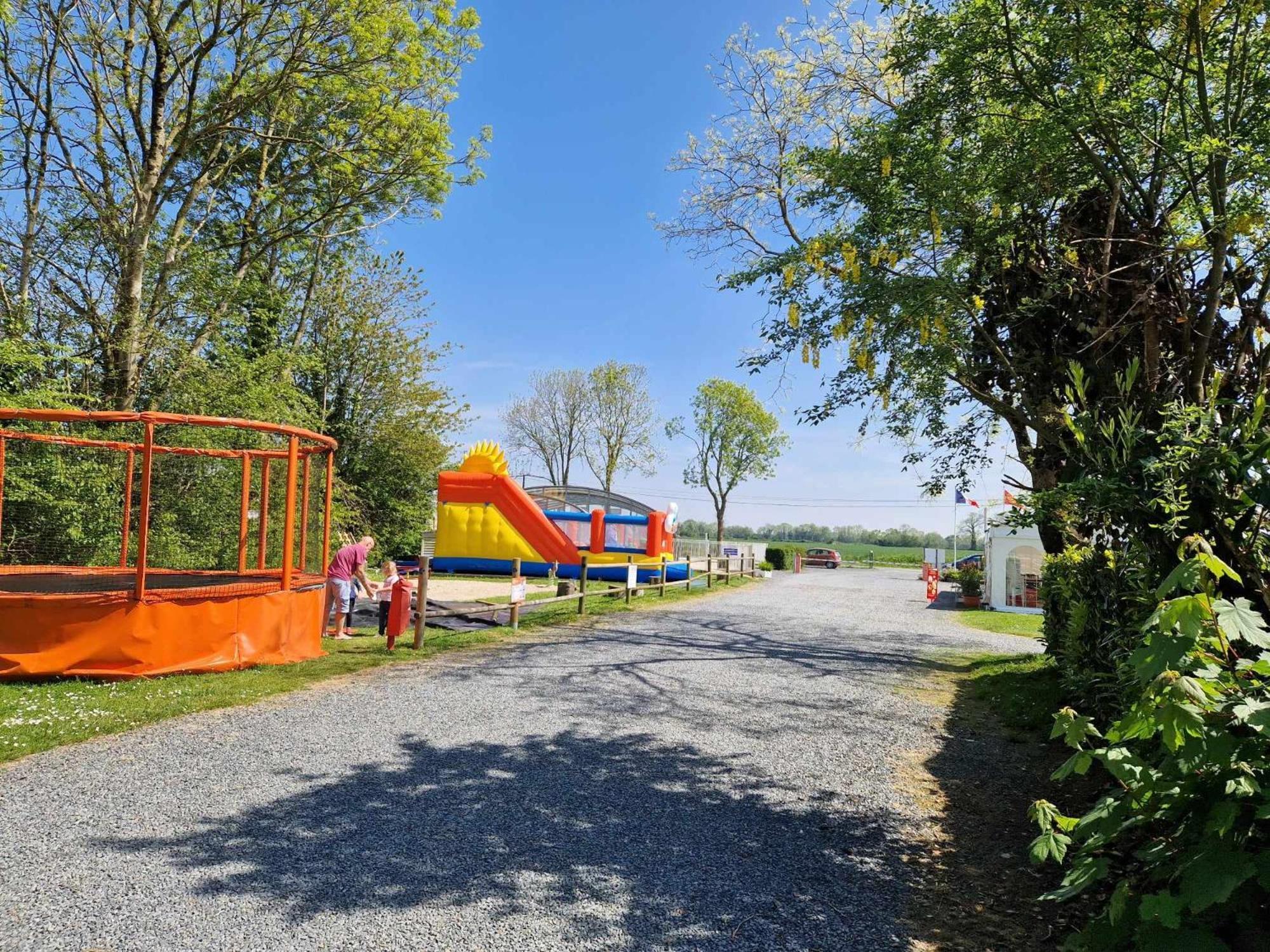 Camping Le Clos De Balleroy Exteriör bild