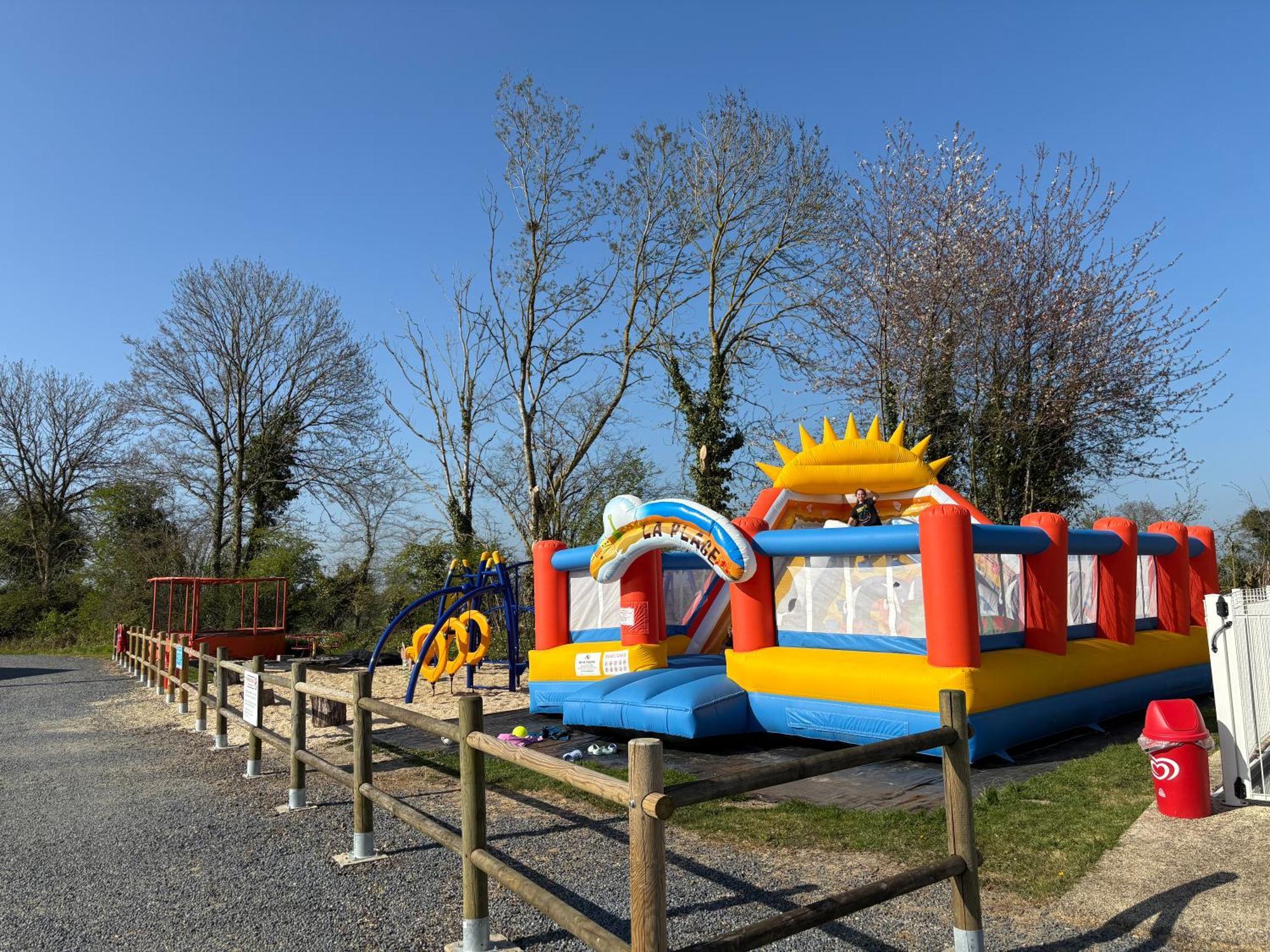 Camping Le Clos De Balleroy Exteriör bild