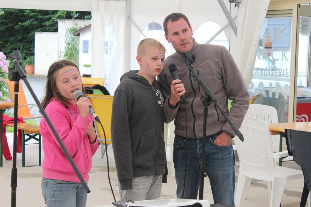 Camping Le Clos De Balleroy Exteriör bild