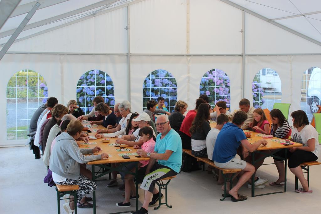 Camping Le Clos De Balleroy Exteriör bild