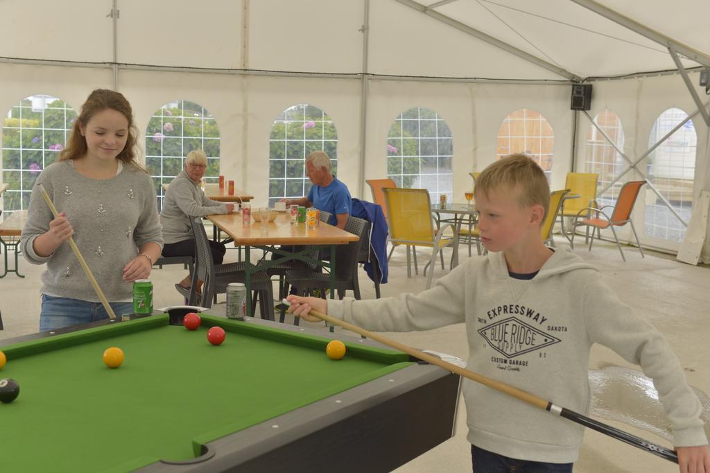 Camping Le Clos De Balleroy Exteriör bild
