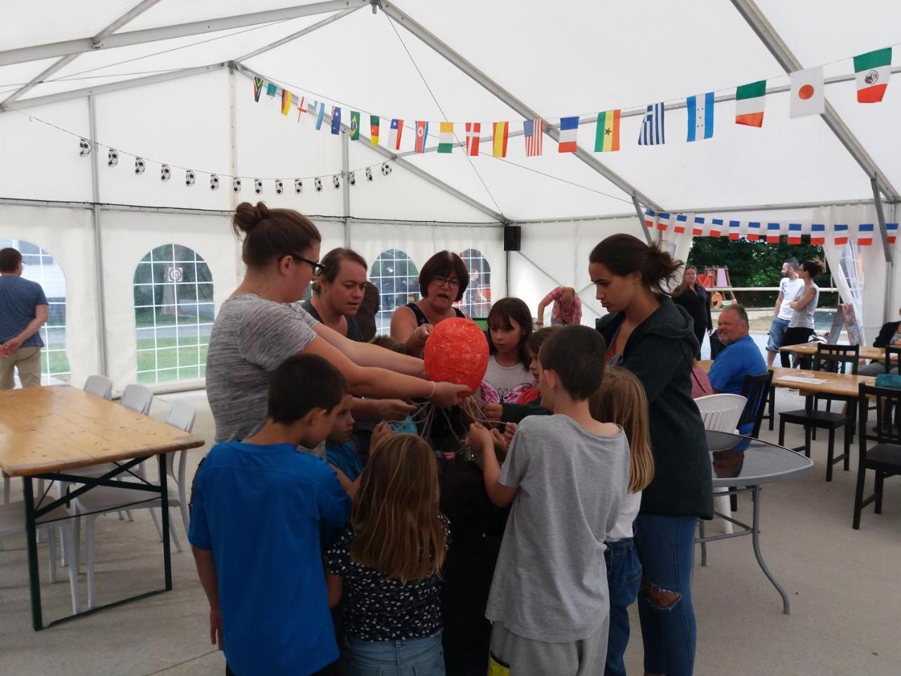Camping Le Clos De Balleroy Exteriör bild