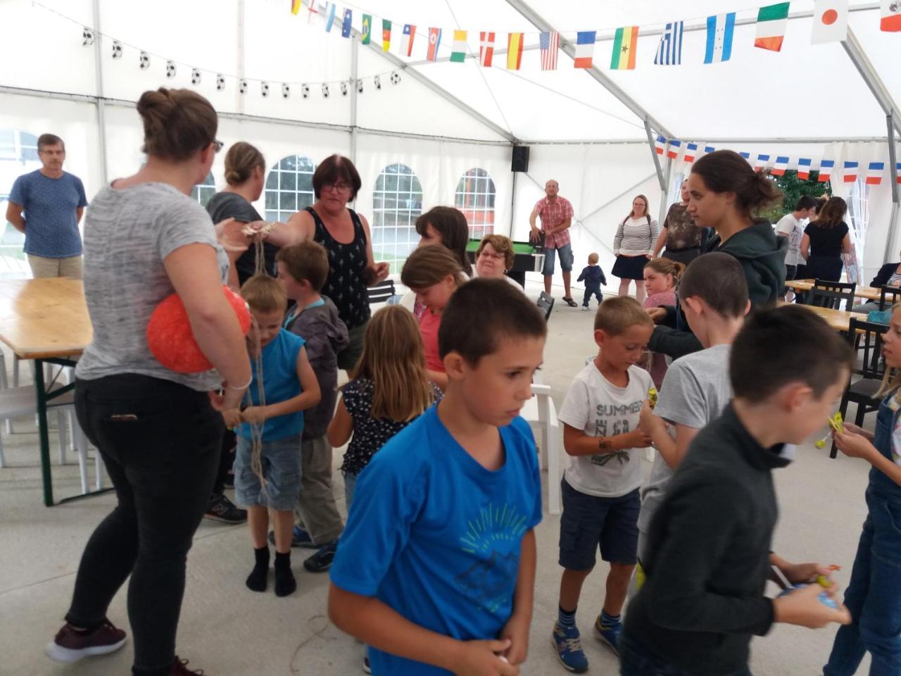 Camping Le Clos De Balleroy Exteriör bild